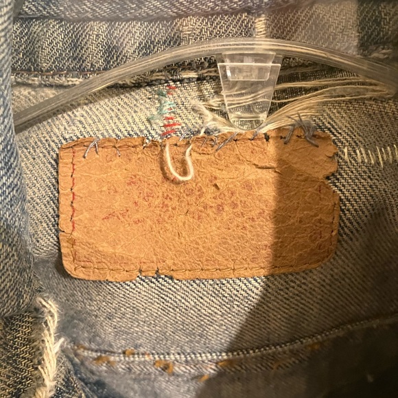 Vintage early to mid 70s Levi’s/Ford denim trucker jacket,with natural distress - Picture 14 of 14